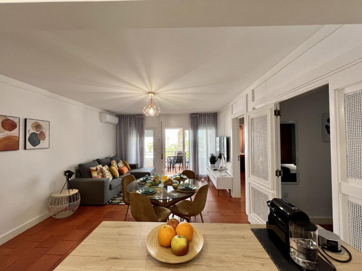 Armacao De Pera Brightness 2 With Pool By Homing Apartman Kültér fotó