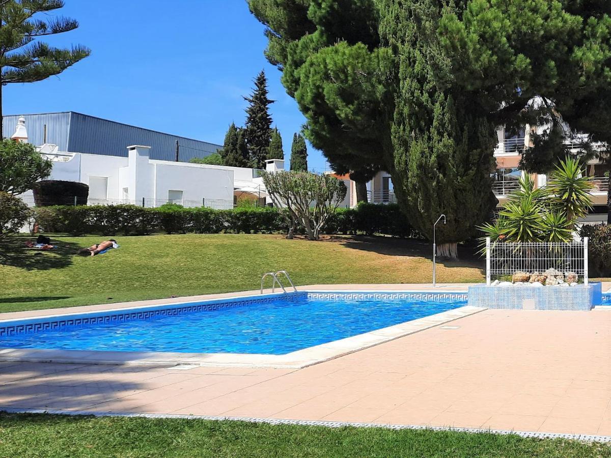 Armacao De Pera Brightness 2 With Pool By Homing Apartman Kültér fotó